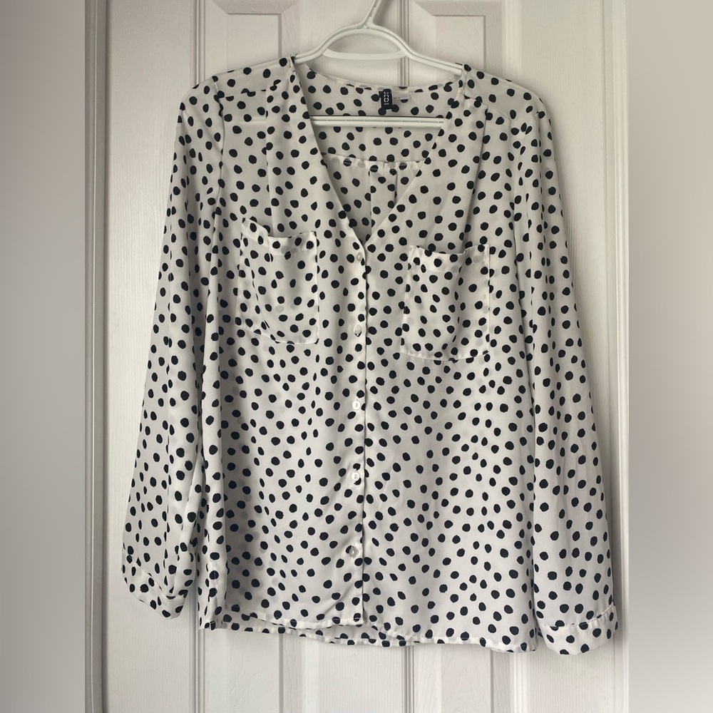 Divided H&M women’s long sleeve white polka dot button up blouse, size 6​​​​